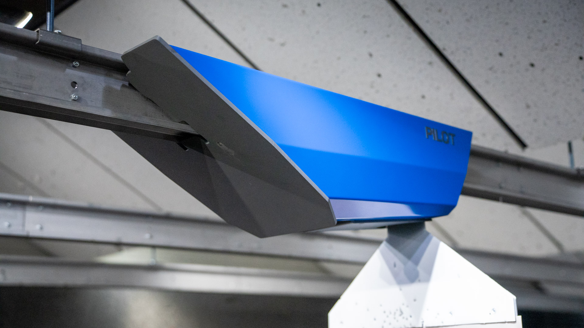 Pilot on the robust modular track