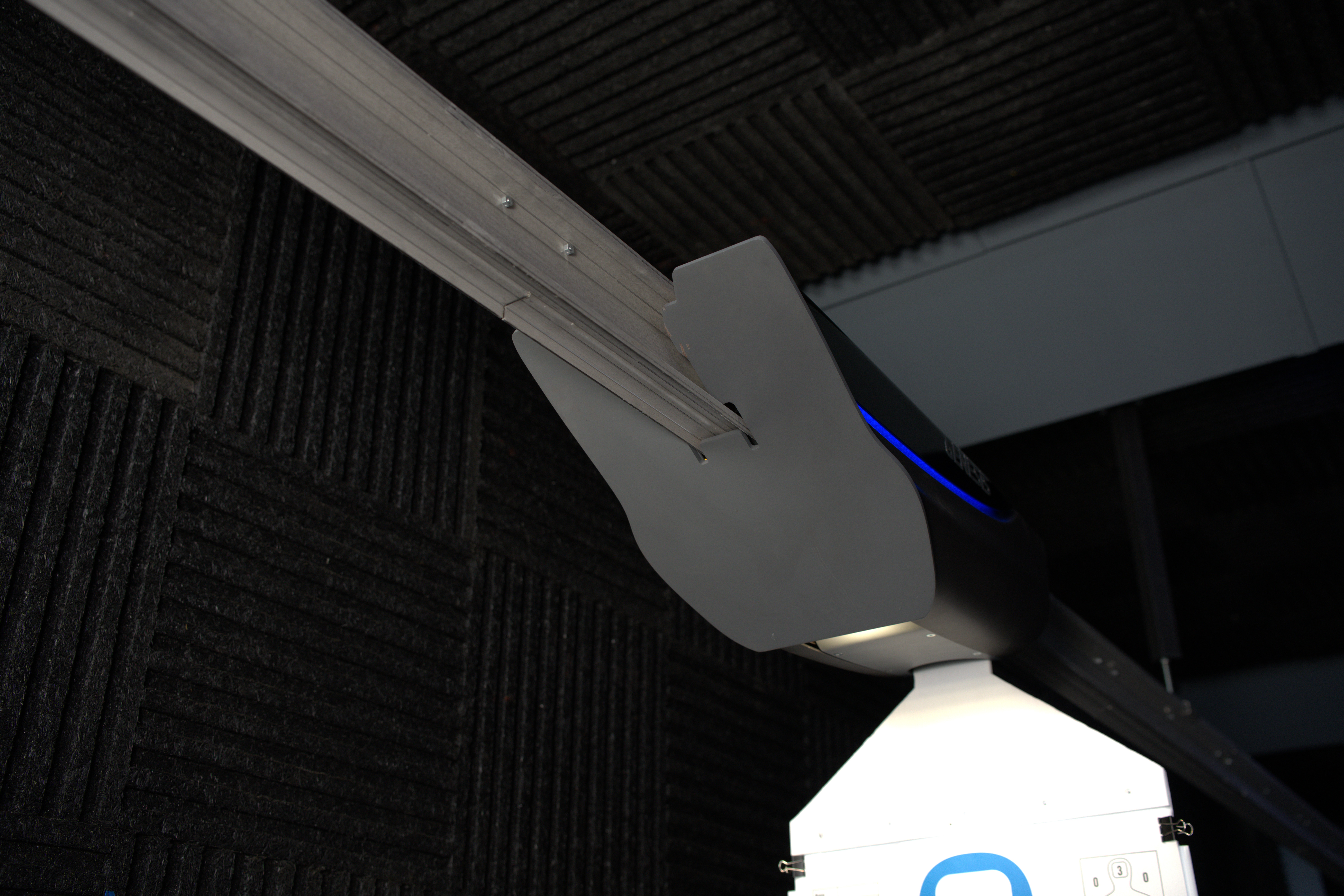 An in-range picture of a Genesis on its modular track